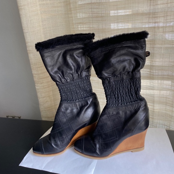 Chanel black leather wedge high boots slip on 36-6 elastic
Quilted fur platform - Picture 3 of 11
